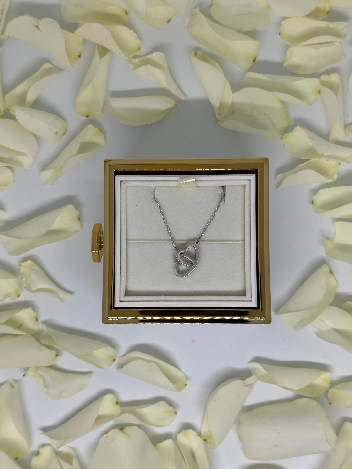 Rose Giftbox With Necklace, White box